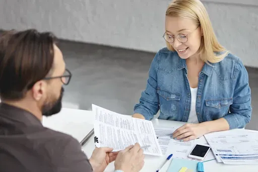 Dlaczego warto skorzystać z usług pośrednika kredytowego